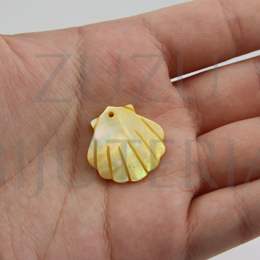 Mother of Pearl Shell Pendant 22mm - Yellow