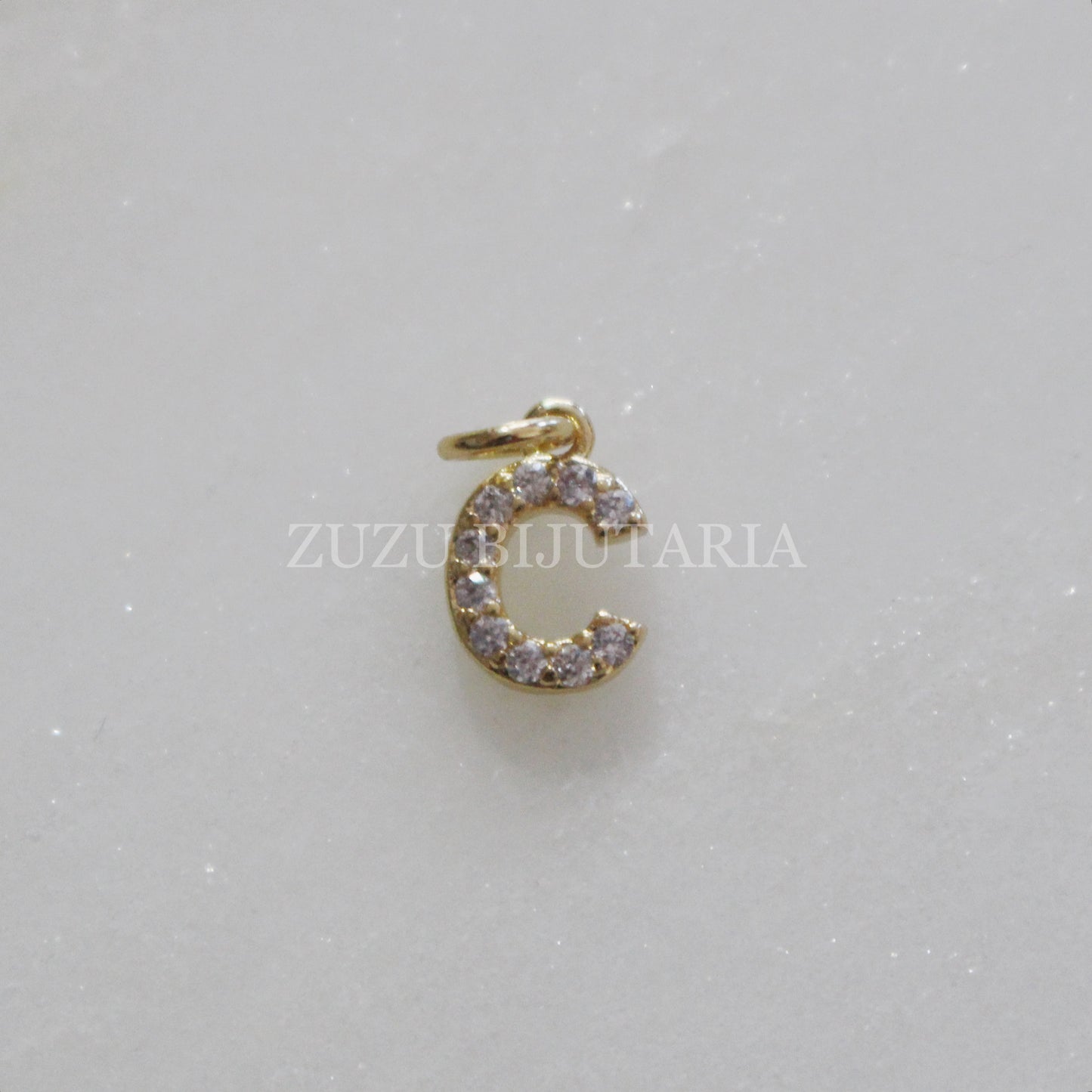 Pendente Letra Dourado com Zirconias 10mm - Latão