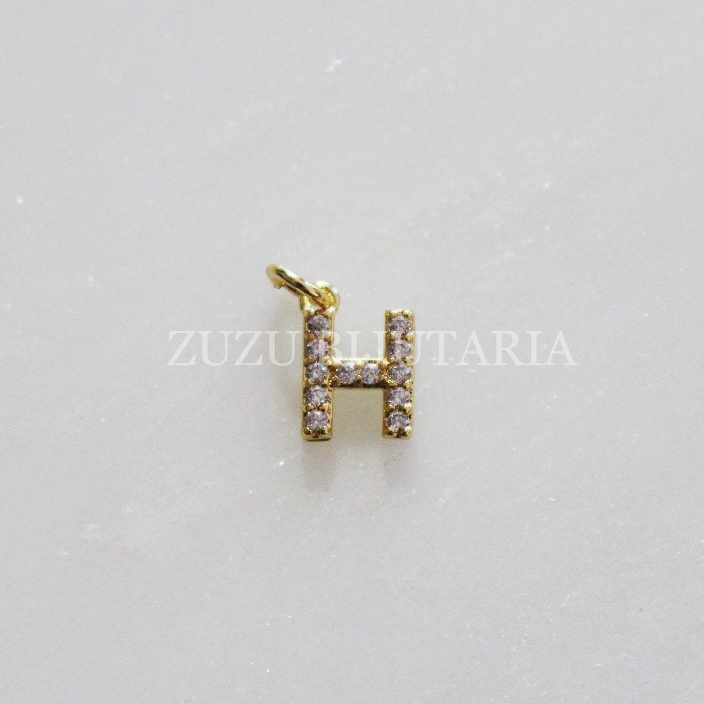 Pendente Letra Dourado com Zirconias 10mm - Latão